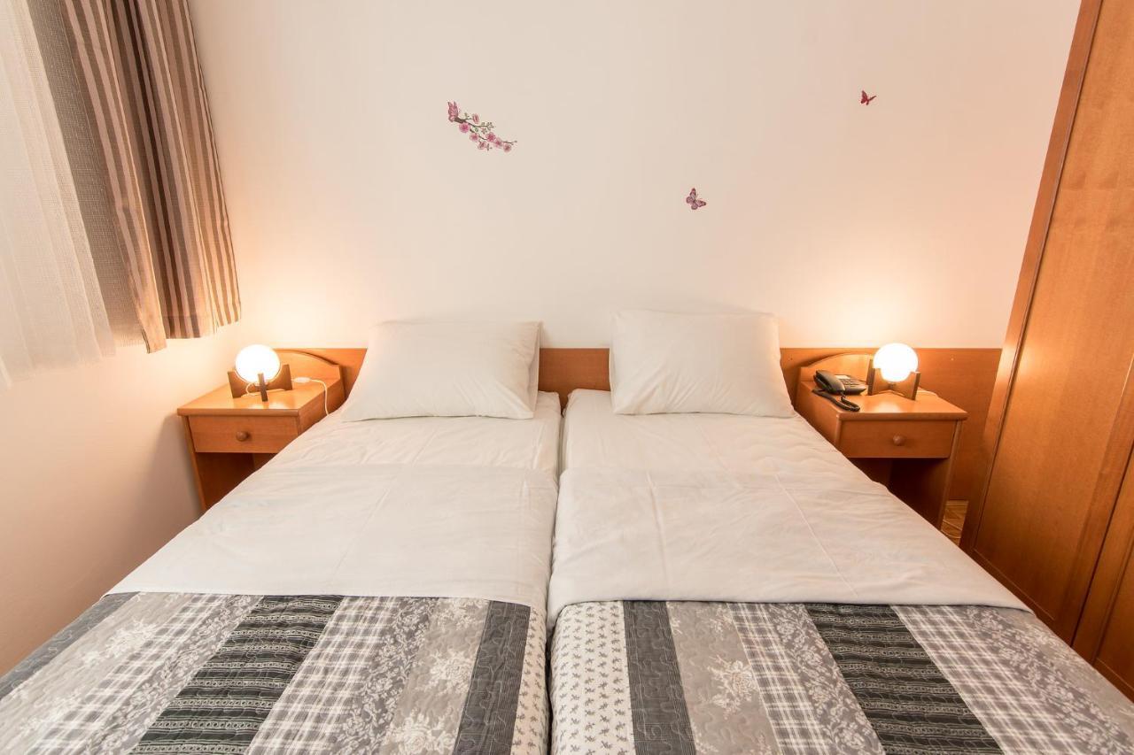 Hotel Barba Starigrad Paklenica Eksteriør billede